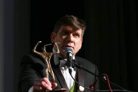 Der Journalist Markus Tschiedert moderiert am 28.01.2018 die Verleihung des Ernst Lubitsch Preises in Berlin. Dabei wird der Schauspieler Charly Huebner fuer seine komoediantische Leistung im Film Magical Mystery oder: Die Rueckkehr des Karl Schmidt geehrt. Die Verleihung der traditionsreichen Trophaee erfolgte im Rahmen einer Gala im Kino Babylon in Berlin Mitte. Der Club der Filmjournalisten Berlin vergibt seit 1958 den Ernst-Lubitsch-Preis fuer die beste komoediantische Leistung im Deutschen Film. Berlin Germany