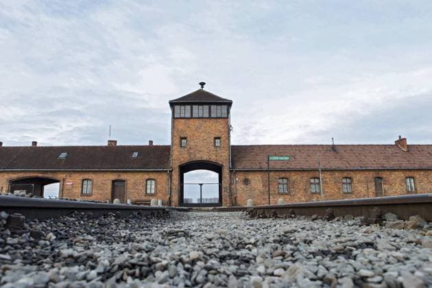 Gleise zum ehemaligen Konzentrationslager Auschwitz-Birkenau in Polen am 27.01.2018, dem Holocaust-Gedenktag. Vor 73 Jahren, am 27.01.1945, wurde das KZ von russischen Truppen befreit. Der Holocaust-Gedenktag fuer die Opfer des Nationalsozialismus wurde 1996 vom damaligen Bundespraesidenten Roman Herzog proklamiert und auf den 27. Januar festgelegt. Die Vereinten Nationen riefen 2005 den 27. Januar als Internationalen Tag des Gedenkens an die Opfer des Holocaust (International Day of Commemoration to honour the victims of the Holocaust) aus. 73. Jahrestag der Befreiung von Auschwitz