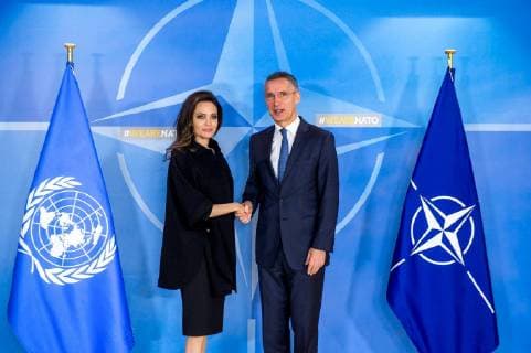 Entertainment Bilder der Woche Themen der Woche Bilder des Tages Visit to NATO by Angelina Jolie, Special Envoy for the United Nations High Commissioner for Refugees Angelina Jolie;Jens Stoltenberg Bruxelles Belgium  571371