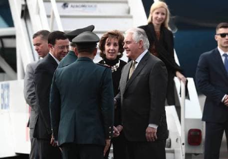 Ankunft von Rex Tillerson in Mexiko-Stadt February 1, 2018 - EUM20180201POL25.JPG.CIUDAD DE MEXICO.- Politics Politica-Mexico-EU-Tillerson.- 1 de febrero 2018.- El secretario del Departamento de Estado de Estados Unidos, Rex Tillerson, arribo la tarde de este jueves a un hangar militar del Aeropuerto Internacional de la Ciudad de Mexico. El funcionario fue recibido por Roberta S. Jacobson, embajadora de ese pais en Mexico. Foto: Agencia EL UNIVERSAL RCC.  - ZUMAu78_ 20180201_zaf_u78_052 Copyright: xAlejandroxAcostax