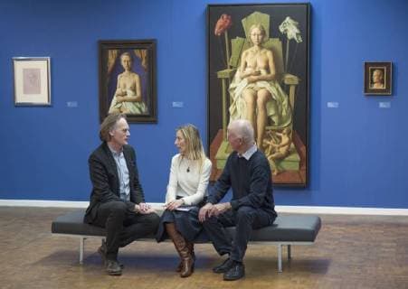 Künstler-Modell Kerstin, der Leipziger Maler Erich Kissing, rechts, und Kunsthallenleiter Jörg-Uwe Neumann in der Werkschau des Leipziger Künstler Erich Kissing vom 4. Februar bis 1. Mai 2018 unter dem Titel Erich Kissing und Kerstin. Maler und Modell in der Kusthalle Rostock mit etwa 60 Gemälden von Erich Kissing. Ein zweiter Teil der Ausstellung thematisiert die Bedeutung des Leipziger Modells Kerstin für Kissing und eine Reihe weiterer Künstler, darunter Michael Triegel und Günter Rössler. Rostock