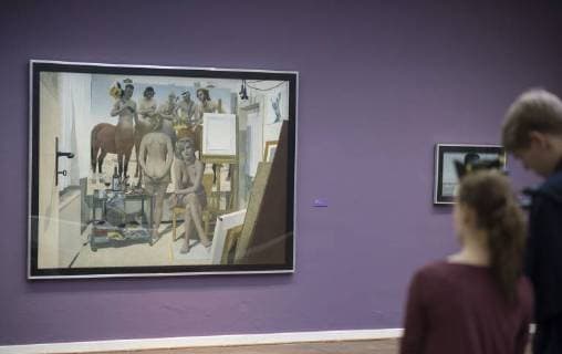 Presserundgang in der Kunsthalle Rostock zur Werkschau des Leipziger Künstler Erich Kissing vom 4. Februar bis 1. Mai 2018 unter dem Titel Erich Kissing und Kerstin. Maler und Modell mit etwa 60 Gemälden von Erich Kissing. Ein zweiter Teil der Ausstellung thematisiert die Bedeutung des Leipziger Modells Kerstin für Kissing und eine Reihe weiterer Künstler, darunter Michael Triegel und Günter Rössler. Rostock