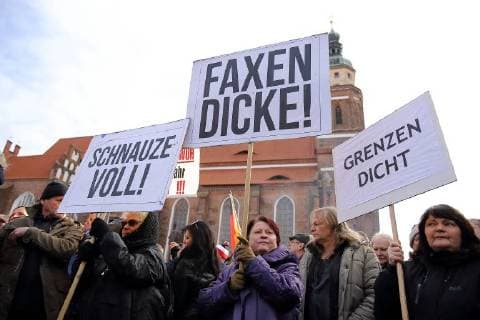Bilder des Tages Teilnehmer der Demonstration des rechten Vereins Zukunft Heimat demonstrieren gegen Flüchtlinge, Cottbus am 3. Februar 2018. Demo in Cottbus