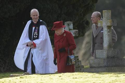 . 04 02 2018. West Newton, United Kingdom. The Queen and Prince Phillip attend St Peter and St Paul Church in West Newton in Sandringham, Norfolk, UK.  xBenxStevensx xi-Imagesx IIM-16874-0014
