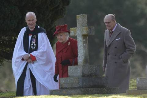 Entertainment Bilder der Woche Themen der Woche Bilder des Tages . 04 02 2018. West Newton, United Kingdom. The Queen and Prince Phillip attend St Peter and St Paul Church in West Newton in Sandringham, Norfolk, UK.  xBenxStevensx xi-Imagesx IIM-16874-0015