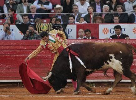 Mexican bullfighter Jeronimo Ramirez in action during the run of the 72nd Anniversary of the Plaza de Toros Mexico, in Mexico City, Mexico, 05 February 2018. Big Season at the Plaza de Toros Mexico !ACHTUNG: NUR REDAKTIONELLE NUTZUNG!  Copyright: xMARIOxGUZMAMx CMX020 20180206-636534882954481177