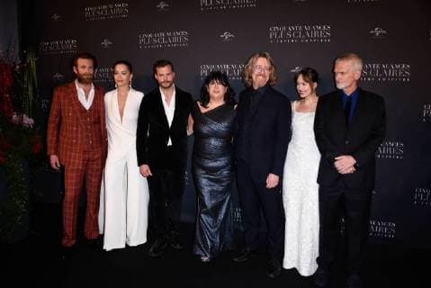 Fifty Shades of Grey 3 Premiere in Paris Jamie Dornan ( acteur ) - Dakota Johnson ( actrice ) - Erika Leonard James ( productrice ) - Rita Ora ( actrice ) - Eric Johnson ( acteur ) - James Foley ( realisateur ) - Liam Payne ( chanteur ) lors du photocall pour l avant premiere du film 50 NUANCES PLUS CLAIRES a Paris CELEBRITES : Avant premiere du film 50 NUANCES PLUS CLAIRES - Paris - 06 02 2018 FedericoPestellini Panoramic 