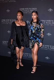 Fifty Shades of Grey 3 Premiere in Paris Marjorie Harvey et sa fille Lori lors du photocall pour l avant premiere du film 50 NUANCES PLUS CLAIRES a Paris CELEBRITES : Avant premiere du film 50 NUANCES PLUS CLAIRES - Paris - 06 02 2018 FedericoPestellini Panoramic 