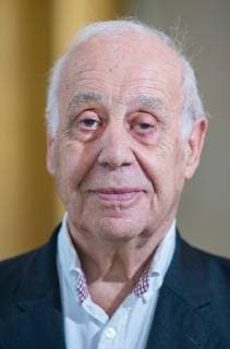 Der Schweizer Soziologe und UN-Berater Jean Ziegler am Dienstag (06.02.2018) in Frankfurt am Main. Ziegler hat dabei die Untaetigkeit der Vereinten Nationen in Konflikten kritisiert. Im Syrien-Krieg scheitere der UN-Sicherheitsrat am Veto Russlands, im Darfur-Konflikt (Sudan) am Veto Chinas und in Gaza am Veto der USA, sagte der 83-jaehrige Globalisierungskritiker. Der sozialistische Politiker und Buchautor rief auch dazu auf, sich unbeirrt fuer eine Regulierung der Grosskonzerne einzusetzen und den Neoliberalismus zu stoppen. Er forderte ein Verbot der Spekulation auf Lebensmittel und der Steuerflucht. (Siehe epd-Meldung vom 07.02.2018) Der Schweizer Soziologe und UN-Berater Jean Ziegler *** The Swiss sociologist and UN consultant Jean Ziegler on Tuesday 06 02 2018 in Frankfurt am Main Ziegler in the inaction of the United Nations in con Copyright: epd-bild HeikexLyding EDITORIAL USE ONLY