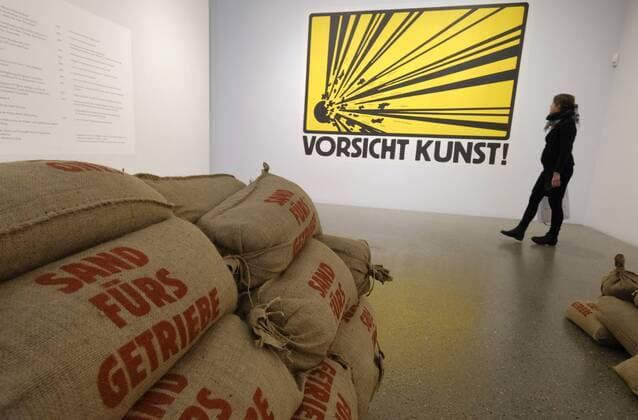 Themen der Woche Bilder des Tages Sand fuers Getriebe lautet der Titel einer umfangreichen Retrospektive im Folkwang Museum in Essen zum 80. Geburtstag des Plakatkuenstlers Klaus Staeck (Foto vom 07.02.18). Die Folkwang-Ausstellung, die am Freitag (09.02.18) beginnt, zeigt bis 8. April neben den fruehen Grafiken aus den 60ern und einigen Objekte mehr als 200 Plakate aus dem Zeitraum 1971 bis heute. (Siehe epd-Meldung vom 07.02.18) Klaus Staeck im Folkwang-Museum: Sand fuers Getriebe *** Sand for gear is a comprehensive retrospective at the Folkwang Museum in Essen to the 80 anniversary of the Plakatkuenstlers Klaus Staeck photo from 07 02 18 the Folkwang exhibition on Friday 09 02 18 starts shows until 8 April alongside the early graphics from the 60s and some objects in 1971 until today epd message from 07 see more than 200 posters from the period 02 18 Klaus Staeck Copyright: epd-bild StefanxArend EDITORIAL USE ONLY