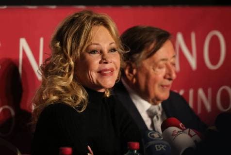 Themen der Woche Bilder des Tages Melanie GRIFFITH first event ofter here nose op Wien, Lugner City, 07.02.2018 Melanie GRIFFITH , Richard LUGNER *** Melanie GRIFFITH first event ofter here nose op Vienna Lugner city 07 02 2018 Melanie GRIFFITH Richard LUGNER