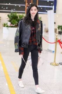 Chinese model Xi Mengyao, better known as Ming Xi, is pictured at the Beijing Capital International Airport in Beijing, China, 8 February 2018. Ming Xi flashes slim figure in casual wear at Beijing airport  20180208_33203