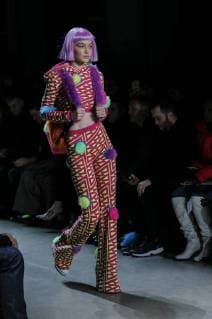 Themen der Woche Bilder des Tages US model Gigi Hadid presents a creation by Jeremy Scott at the New York Fashion Week Fall 2018 in New York, New York, USA, 08 February 2018. The Fall 2018 collections are being presented from 08 to 14 February. New York Fashion Week Fall 2018 !ACHTUNG: NUR REDAKTIONELLE NUTZUNG!  Copyright: xKenaxBetancurx NY01 20180209-636537519901920600