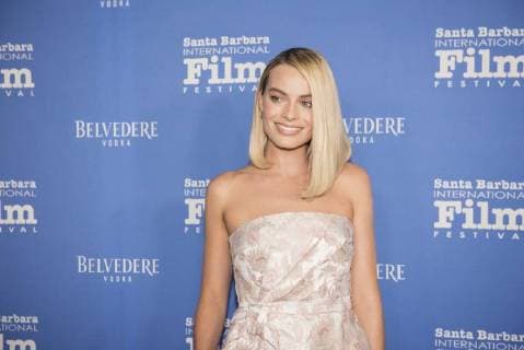 Bilder des Tages February 8, 2018 - Santa Barbara, California, U.S - MARGOT ROBBIE arrives at the Arlington Theater to receive the Santa Barbara International Film Festival s Outstanding Performers of the Year Award for her role in I, Tonya Santa Barbara U.S. - ZUMAm162 20180208_zap_m162_005 Copyright: xErickxMadridx
