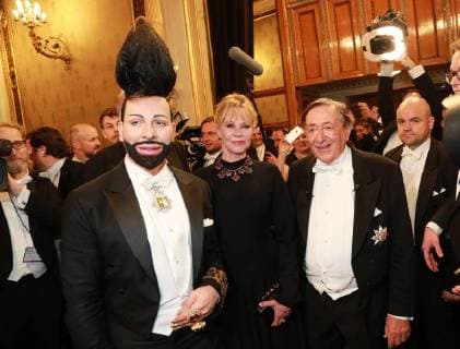 Bilder des Tages Opernball 2018 Wien, Oper, 08. 02. 2018 Harald GLÖÖCKLER, Melanie GRIFFITH, Richard LUGNER *** Opera ball 2018 Vienna Opera 08 02 2018 Harald GLÖÖCKLER Melanie GRIFFITH Richard LUGNER