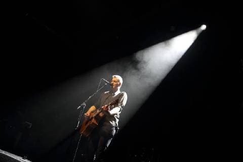 Themen der Woche Bilder des Tages Marcus Wiebusch von der Band Kettcar bei einem Konzert in der Columbiahalle in Berlin, 10. Februar 2018. Kettcar Konzert in Berlin *** Marcus Wiebusch of the band Kettcar for a concert at the Columbiahalle in Berlin 10 February 2018 Kettcar concert in Berlin