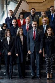Spain s King Felipe VI (C-R) and Queen Letizia (C-L) pose for a family photo with laureates during the 2017 Design and Innovation Awards handover ceremony in Madrid, Spain, 12 February 2018. The Design and Innovation Awards are given by Spanish Economy, Industry and Competitiveness Ministry. Royal Couple chairs Design and Innovation Awards ceremony !ACHTUNG: NUR REDAKTIONELLE NUTZUNG!  Copyright: xEmilioxNaranjox GRAF9744 20180212-636540420382507461