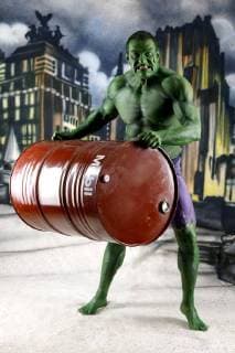 GEEK ART - Bodypainting meets SciFi, Fantasy and more: Hulk vs Iron Quinn Photoshooting mit Model Fred als Hulk in einer Comic-Kulisse im Fotostudio Schubert. Niedernwöhren, 13.02.2018 - Ein Projekt des Fotografen Tschiponnique Skupin und des Bodypainters und Transformakers Enrico Lein
