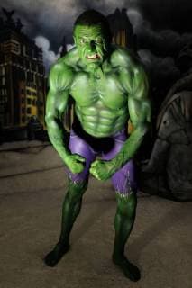GEEK ART - Bodypainting meets SciFi, Fantasy and more: Hulk vs Iron Quinn Photoshooting mit Model Fred als Hulk in einer Comic-Kulisse im Fotostudio Schubert. Niedernwöhren, 13.02.2018 - Ein Projekt des Fotografen Tschiponnique Skupin und des Bodypainters und Transformakers Enrico Lein