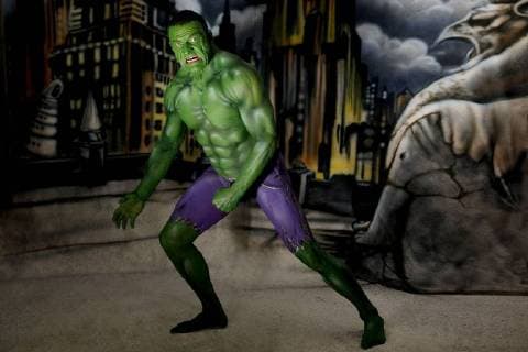 GEEK ART - Bodypainting meets SciFi, Fantasy and more: Hulk vs Iron Quinn Photoshooting mit Model Fred als Hulk in einer Comic-Kulisse im Fotostudio Schubert. Niedernwöhren, 13.02.2018 - Ein Projekt des Fotografen Tschiponnique Skupin und des Bodypainters und Transformakers Enrico Lein