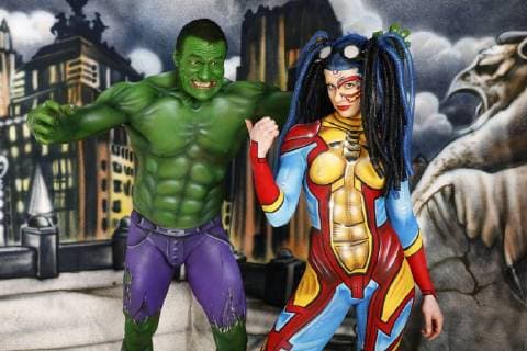 GEEK ART - Bodypainting meets SciFi, Fantasy and more: Hulk vs Iron Quinn Photoshooting mit den Models Fred und Sarah als Hulk und Iron Quinn in einer Comic-Kulisse im Fotostudio Schubert. Niedernwöhren, 13.02.2018 - Ein Projekt des Fotografen Tschiponnique Skupin und des Bodypainters und Transformakers Enrico Lein