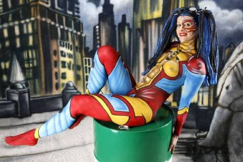 GEEK ART - Bodypainting meets SciFi, Fantasy and more: Hulk vs Iron Quinn Photoshooting mit Model Sarah als Iron Quinn in einer Comic-Kulisse im Fotostudio Schubert. Niedernwöhren, 13.02.2018 - Ein Projekt des Fotografen Tschiponnique Skupin und des Bodypainters und Transformakers Enrico Lein