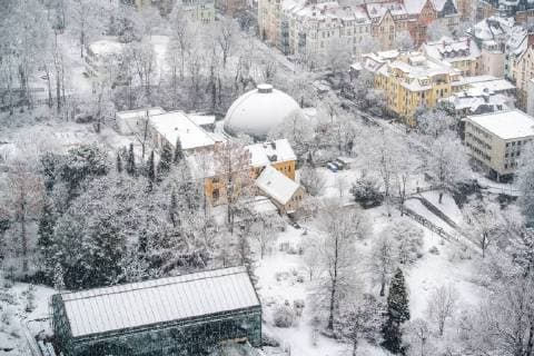 Winteraufnahme Jena im Februar 2018 Blick vom Intershop Tower (Jentower) Jena auf das Planetarium (Carl Zeiss Planetarium). Das dienstälteste Planetarium der Welt. *** Winter recording of Jena in the February 2018 views of the Intershop Tower Jackson Tower Jena on the Carl Zeiss Planetarium Planetarium the longest Planetarium of the world