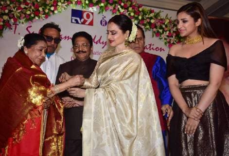 February 16, 2018 - Mumbai, India - Indian playback singer Asha Bhosle, Hon. Governor of Maharashtra Shri Vidyasagar Rao, Rekha and Parineeti Chopra present at the 5th Yash Chopra Memorial Award at hotel JW Marriott, Juhu in Mumbai. Mumbai India - ZUMAs197 20180216_zaa_s197_084 Copyright: xAzharxKhanx xSopaxImagesx