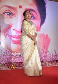 February 16, 2018 - Mumbai, India - Indian playback singer Asha Bhosle present at the 5th Yash Chopra Memorial Award at hotel JW Marriott, Juhu in Mumbai. Mumbai India - ZUMAs197 20180216_zaa_s197_071 Copyright: xAzharxKhanx xSopaxImagesx