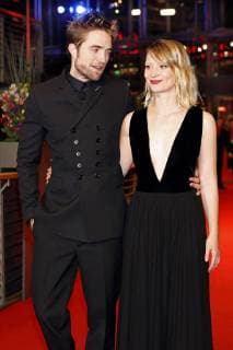 Robert Pattinson und Mia Wasikowska bei der Premiere von Damsel auf der Berlinale 2018 68. Internationale Filmfestspiele Berlin im Berlinale Palalst. Berlin, 16.02.2018