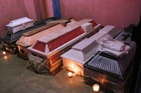 (180217) -- OAXACA (MOXICO), Feb. 17, 2018 -- Coffins of helicopter accident victims are seen in Santiago Jamiltepec of Oaxaca, Mexico, on Feb. 17, 2018. Thirteen people were killed after a military helicopter crashed on Friday in southern Mexico following an earthquake in the region, prosecutors in Oaxaca State said Saturday. The helicopter also carried Mexican Interior Minister Alfonso Navarrete and Governor of Oaxaca State Alejandro Murat, both of whom survived. ) (jg)(rtg) MEXICO-OAXACA-HELICOPTER-CRASH RebecaxMartinez 