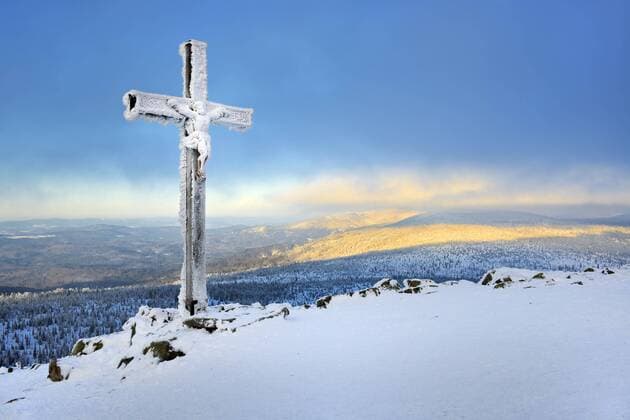 Morgenstimmung auf dem Berg Lusen im Winter, vereistes Gipfelkreuz, Nationalpark Bayerischer Wald, Bayern, Deutschland, Europa Copyright: imageBROKER/AndreasxVitting iblavi04640412.jpg