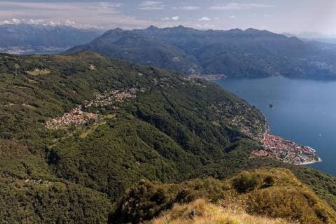 Ausblick vom Monte Morissolo auf Ort Trarego-Viggiona und Lago Maggiore, unten rechts Cannero Riviera, Provinz Verbano-Cusio-Ossola, Region Piemont, Italien, Europa Copyright: imageBROKER/HarryxLaub ibxhal04638754.jpg