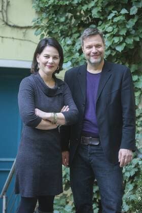 Annalena Baerbock und Robert Habeck bei der Pressekonferenz der Grünen mit den Vorsitzenden in der Bundesgeschäftsstelle am 19.02.18 in Berlin. Robert Habeck und Annalena Baerbock Pressekonferenz in Berlin