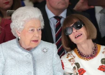 . 20 02 2018. London, United Kingdom. Queen Elizabeth II sits with Anna Wintour as they watch the Richard Quinn show at London Fashion Week.  xROTAx xi-Imagesx IIM-17022-0016