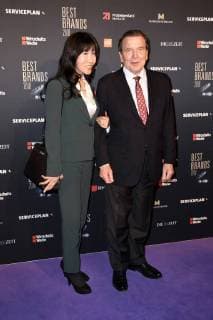 Themen der Woche Bilder des Tages Gerhard Schröder und Freundin Kim So-yeon bei der 15. Verleihung des Best Brands Award im Hotel Bayerischer Hof. München, 21.02.2018