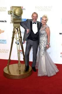 Jörg Wontorra mit Freundin Susanne Bausch bei der 53. Verleihung der Goldenen Kamera 2018 in der Hamburg Messe. Hamburg, 22.02.2018