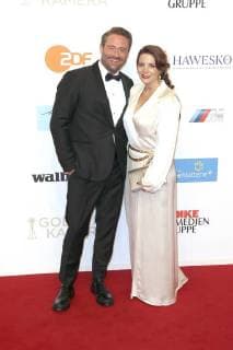 Sasha mit Gattin Julia Röntgen bei der 53. Verleihung der Goldenen Kamera 2018 in der Hamburg Messe. Hamburg, 22.02.2018