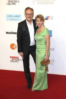 Frank Plasberg mit Gattin Anne Gesthuysen bei der 53. Verleihung der Goldenen Kamera 2018 in der Hamburg Messe. Hamburg, 22.02.2018