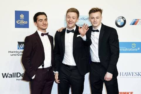 Ivo Kortlang, Timur Bartels und Jan Breer bei der 53. Verleihung der Goldenen Kamera 2018 in der Hamburg Messe. Hamburg, 22.02.2018