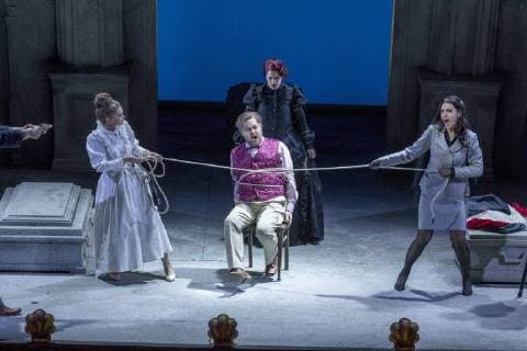 Bilder des Tages Don Giovanni am Staatstheater Cottbus DEU Brandenburg Cottbus: Â Am Samstag, 24. Februar 2018, hat im Großen Haus des Staatstheaters Cottbus Mozarts Oper Don Giovanni Premiere. Unter der musikalischen Leitung von Evan Alexis Christ und in der Regie von Martin Schüler ist Christian Henneberg in der Titelpartie zu erleben. Die Bühne entwirft Gundula Martin, die Kostüme Susanne Suhr. Die Oper, die bei der Prager Uraufführung am 29. Oktober 1787 Triumphe feierte, zählt heute zu den wichtigsten Werken des Repertoires. In Mozarts opulentem Theaterspiel Don Giovanni wird geliebt, verheimlicht, verkleidet, verwechselt, maskiert und demaskiert wie in einer Art Buffo-Oper, in der die Tragik hinter den Masken hindurchscheint. (