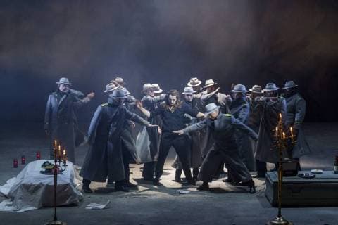 Don Giovanni am Staatstheater Cottbus DEU Brandenburg Cottbus: Â Christian Henneberg in der Titelpartie: Am Samstag, 24. Februar 2018, hat im Großen Haus des Staatstheaters Cottbus Mozarts Oper Don Giovanni Premiere. Unter der musikalischen Leitung von Evan Alexis Christ und in der Regie von Martin Schüler ist Christian Henneberg in der Titelpartie zu erleben. Die Bühne entwirft Gundula Martin, die Kostüme Susanne Suhr. Die Oper, die bei der Prager Uraufführung am 29. Oktober 1787 Triumphe feierte, zählt heute zu den wichtigsten Werken des Repertoires. In Mozarts opulentem Theaterspiel Don Giovanni wird geliebt, verheimlicht, verkleidet, verwechselt, maskiert und demaskiert wie in einer Art Buffo-Oper, in der die Tragik hinter den Masken hindurchscheint. Sie spielt durch, wieviel Lebensintensität eine gesellscha