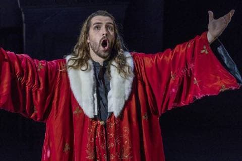 Don Giovanni am Staatstheater Cottbus DEU Brandenburg Cottbus: Â Christian Henneberg in der Titelpartie: Am Samstag, 24. Februar 2018, hat im Großen Haus des Staatstheaters Cottbus Mozarts Oper Don Giovanni Premiere. Unter der musikalischen Leitung von Evan Alexis Christ und in der Regie von Martin Schüler ist Christian Henneberg in der Titelpartie zu erleben. Die Bühne entwirft Gundula Martin, die Kostüme Susanne Suhr. Die Oper, die bei der Prager Uraufführung am 29. Oktober 1787 Triumphe feierte, zählt heute zu den wichtigsten Werken des Repertoires. In Mozarts opulentem Theaterspiel Don Giovanni wird geliebt, verheimlicht, verkleidet, verwechselt, maskiert und demaskiert wie in einer Art Buffo-Oper, in der die Tragik hinter den Masken hindurchscheint. (