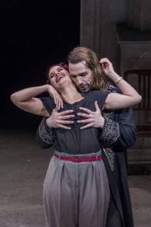 Don Giovanni am Staatstheater Cottbus DEU Brandenburg Cottbus: Â Christian Henneberg in der Titelpartie: Am Samstag, 24. Februar 2018, hat im Großen Haus des Staatstheaters Cottbus Mozarts Oper Don Giovanni Premiere. Unter der musikalischen Leitung von Evan Alexis Christ und in der Regie von Martin Schüler ist Christian Henneberg in der Titelpartie zu erleben. Die Bühne entwirft Gundula Martin, die Kostüme Susanne Suhr. Die Oper, die bei der Prager Uraufführung am 29. Oktober 1787 Triumphe feierte, zählt heute zu den wichtigsten Werken des Repertoires. In Mozarts opulentem Theaterspiel Don Giovanni wird geliebt, verheimlicht, verkleidet, verwechselt, maskiert und demaskiert wie in einer Art Buffo-Oper, in der die Tragik hinter den Masken hindurchscheint. Debra Stanley als Donna Elvira. (