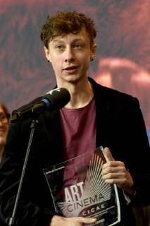 Marcio Reolon mit dem CICAE Art Cinema Award für Tinta Bruta bei der Preisverleihung der Unabhängigen Jurys auf der Berlinale 2018 68. Internationale Filmfestspiele Berlin im Hotel Grand Hyatt. Berlin, 24.02.2018