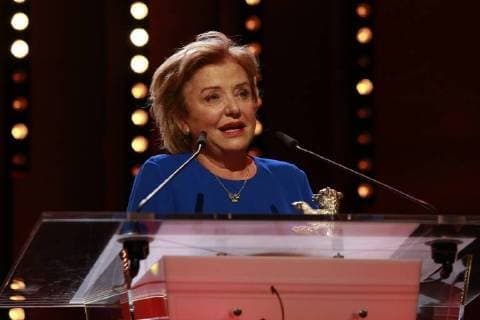 Ana Brun, Gewinnerin des Silbernen Bären für die Beste Darstellerin, spricht auf der Bühne nach Vergabe des Preises auf der Preisverleihung der 68. Berlinale am 24.02.2018 in Berlin im Berlinale Palast Ana Brun, Gewinnerin des Silbernen Bären für die Beste Darstellerin, spricht auf der Bühne nach Vergabe des Preises auf der Preisverleihung der 68. Berlinale am 24.02.2018 in Berlin im Berlinale Palast
