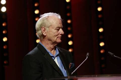 Bill Murray nimmt für Wes Anderson den Silbernen Bären für die Beste Regie entgegen und spricht anschließend auf der Bühne der Abschlussveranstaltung der 68. Berlinale am 24.02.2018 in Berlin im Berlinale Palast Bill Murray nimmt für Wes Anderson den Silbernen Bären für die Beste Regie entgegen und spricht anschließend auf der Bühne der Abschlussveranstaltung der 68. Berlinale am 24.02.2018 in Berlin im Berlinale Palast