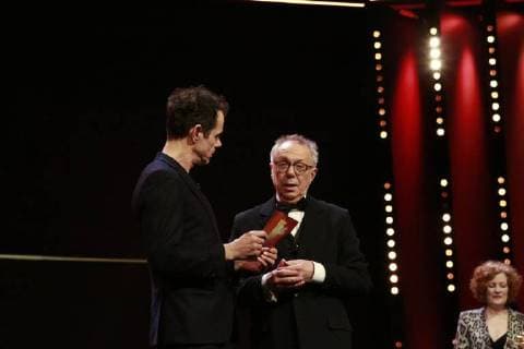 (L-R) Tom Tykwer (Jury Präsident) und Dieter Kosslick (Berlinale Chef) auf der Bühne zur Preisverleihung der Abschlussveranstaltung der 68. Berlinale am 24.02.2018 in Berlin im Berlinale Palast (L-R) Tom Tykwer (Jury Präsident) und Dieter Kosslick (Berlinale Chef) auf der Bühne zur Preisverleihung der Abschlussveranstaltung der 68. Berlinale am 24.02.2018 in Berlin im Berlinale Palast