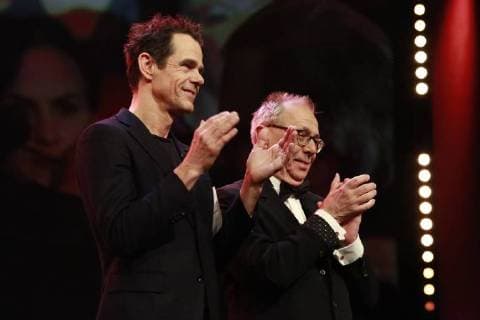 (L-R) Tom Tykwer (Jury Präsident) und Dieter Kosslick (Berlinale Chef) auf der Bühne zur Preisverleihung der Abschlussveranstaltung der 68. Berlinale am 24.02.2018 in Berlin im Berlinale Palast (L-R) Tom Tykwer (Jury Präsident) und Dieter Kosslick (Berlinale Chef) auf der Bühne zur Preisverleihung der Abschlussveranstaltung der 68. Berlinale am 24.02.2018 in Berlin im Berlinale Palast