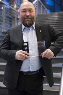 Regisseur Timur Bekmambetov mit dem Panorama Publikums Preis für den Film PROFILE während der Verleihung des Panorama Publikumspreises anlässlich der 68. Internationalen Filmfestspiele Berlin 68. Internationale Filmfestspiele Berlin